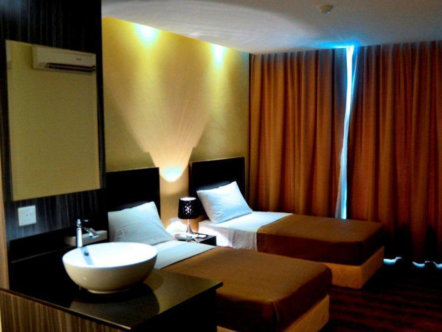 Zotel Business & Leisure Hotel Кучинг Екстериор снимка