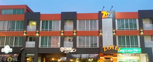 Zotel Business & Leisure Hotel Кучинг Екстериор снимка